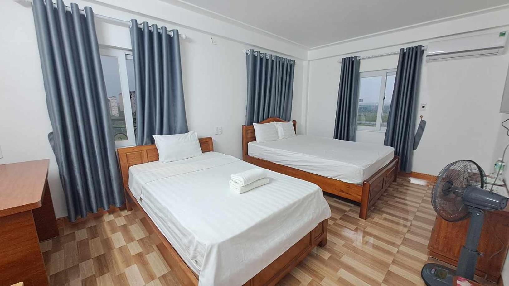 Family Transit Hotel Thach Loi Exteriör bild