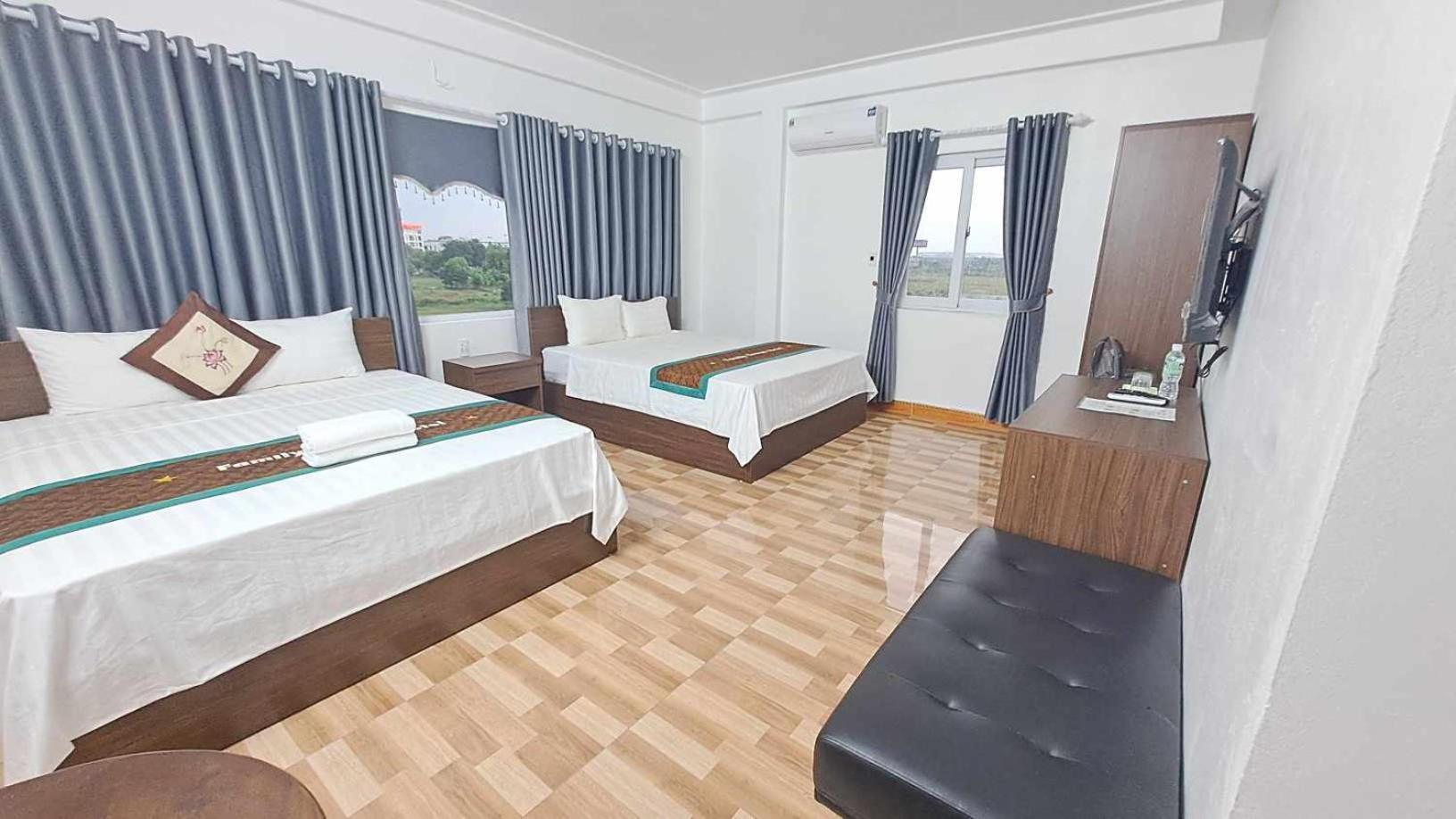 Family Transit Hotel Thach Loi Exteriör bild