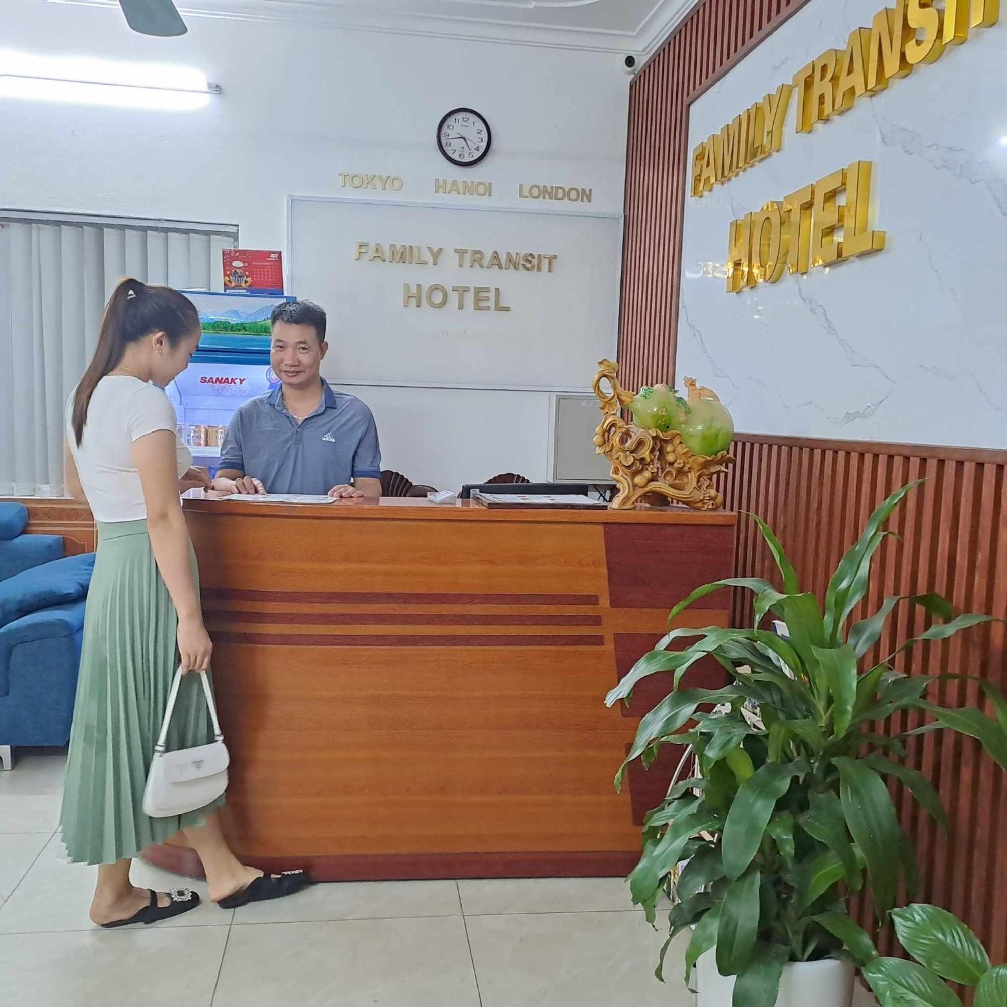 Family Transit Hotel Thach Loi Exteriör bild
