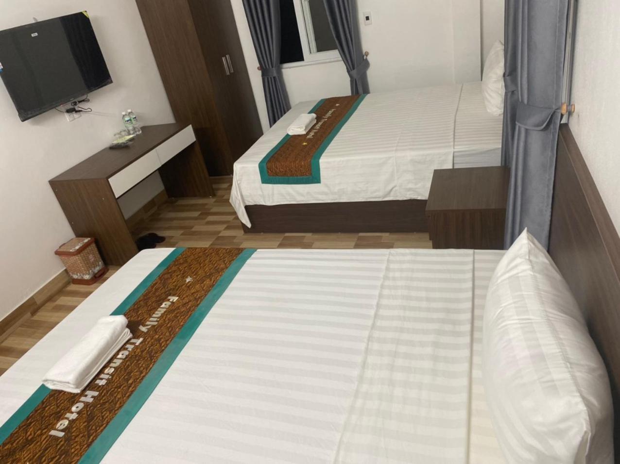 Family Transit Hotel Thach Loi Exteriör bild