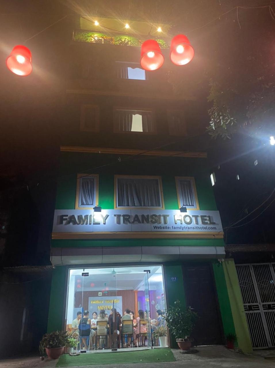 Family Transit Hotel Thach Loi Exteriör bild