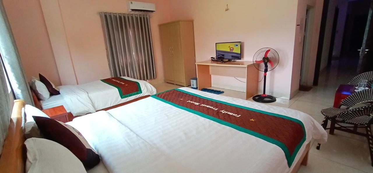 Family Transit Hotel Thach Loi Exteriör bild